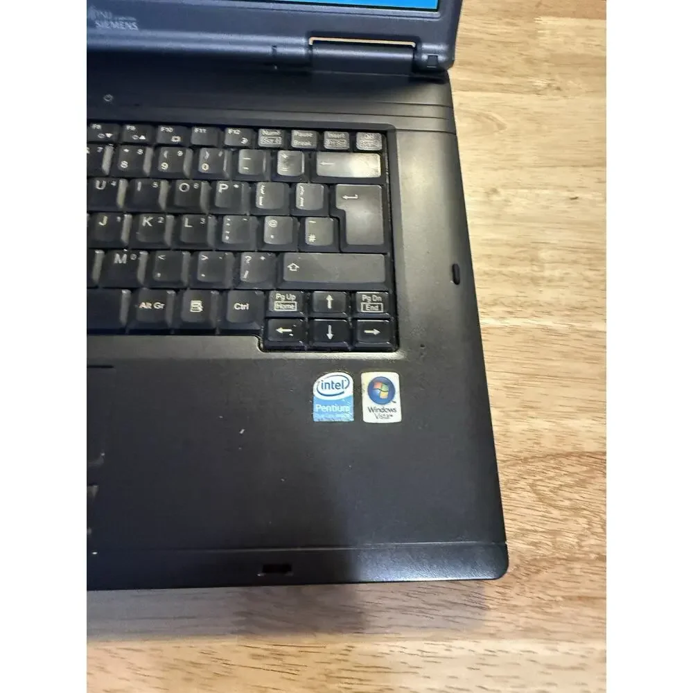 Fujitsu Siemens Esprimo Mobile V5535 Laptop T2370 Windows XP 2GB Needs Reset